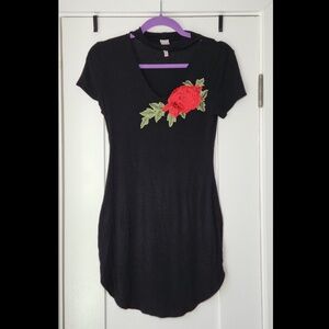🌹 Forever Pink Black Rose Embroidered T-Shirt Dress (Size Small) 🌹